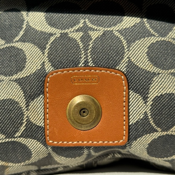 Coach crossbody - Picture 2 of 5